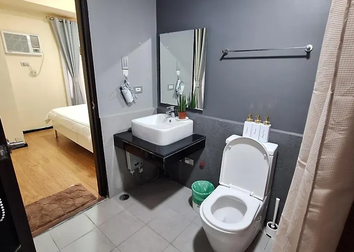 Apartment 3br Balcony•100sqm•15pax•pet•freeparking |moa/picc Manila